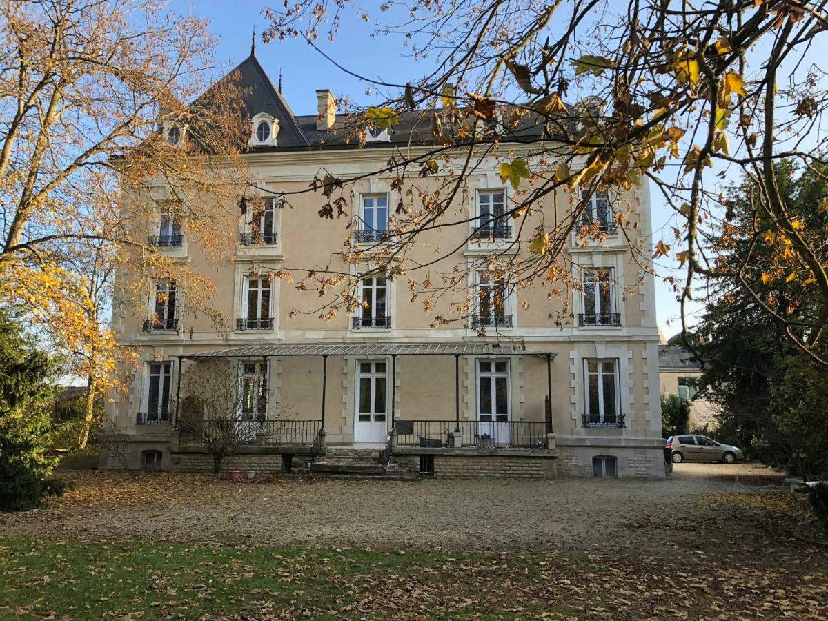 Domaine Lesabaille Hotel Loudun Exterior photo